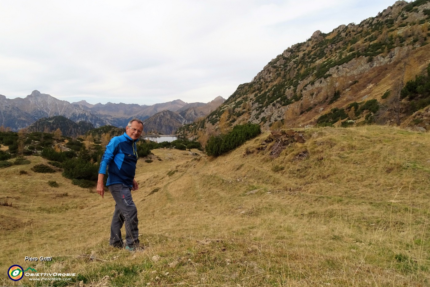 41 Dalle Baite del Colet vista sul Lago del Becco.JPG